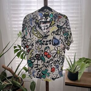 Fun funky grafitti print shirt, no boundaries size medium